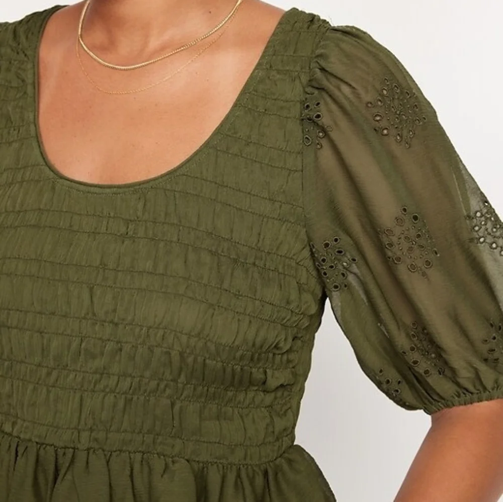 🌟 Old Navy Fitted Puff-Sleeve Smocked Chiffon Top - Picture 2 of 7